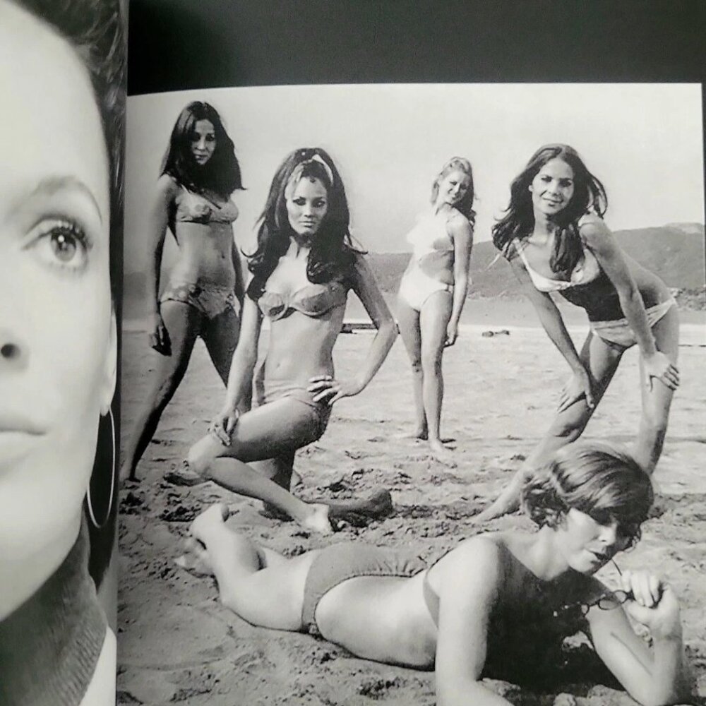Barbara Leigh Vampirella Photo Book Images Rare Pictorial Collection 5"x7" - Picture 4 of 9